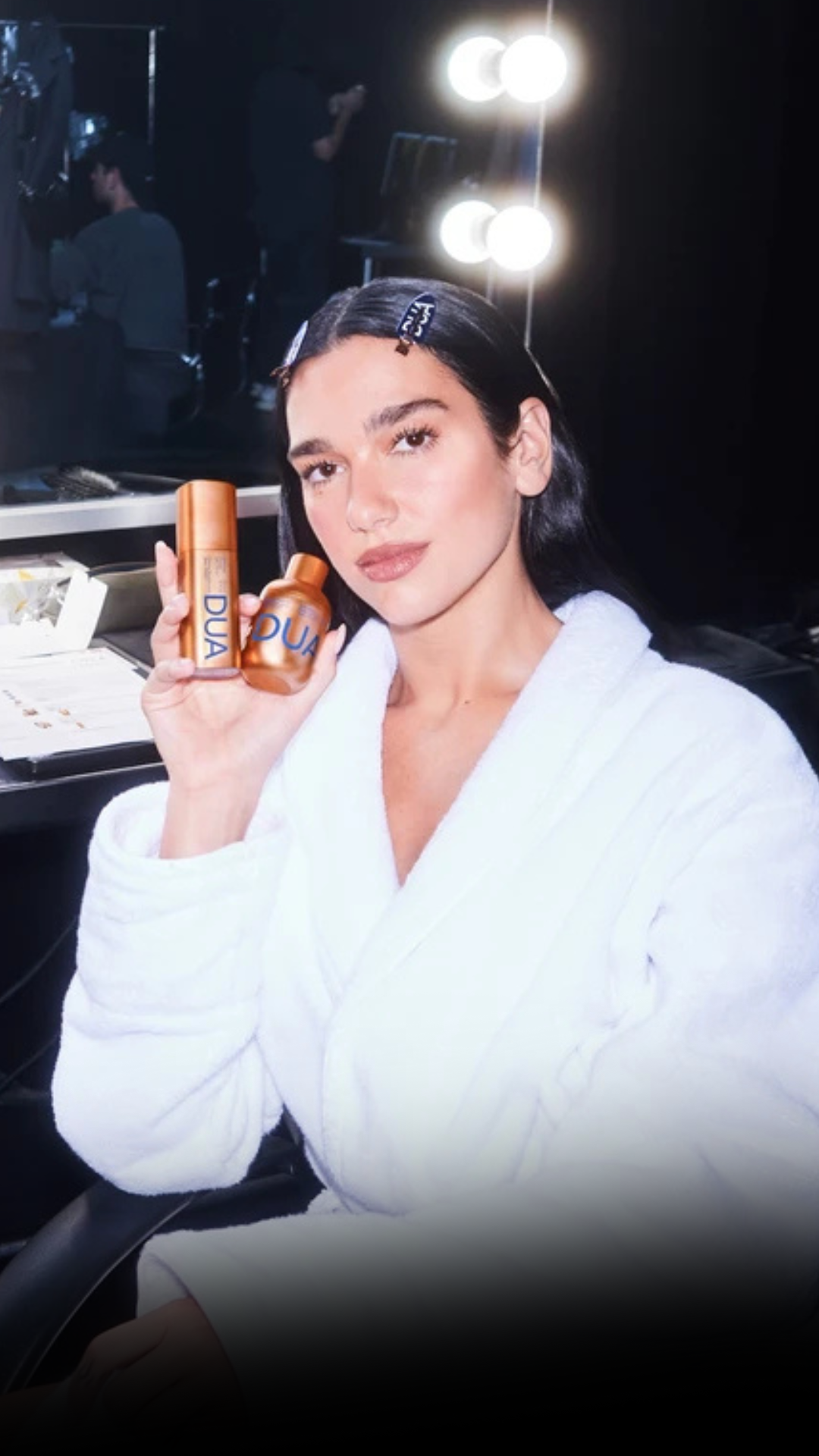 Cuando usar un celebrity te diluye en lugar de fortalecerte. El lanzamiento de DUA, by Dua Lipa y Augustinus Bader